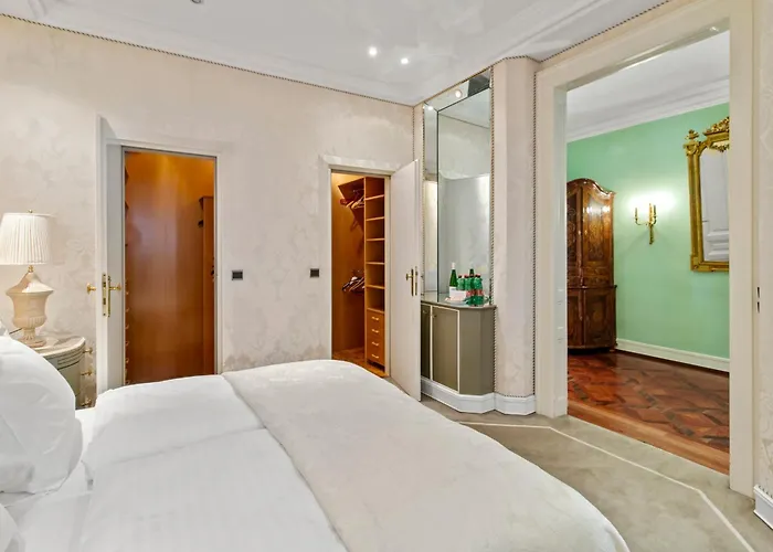 Feel History & Enjoy Luxury *