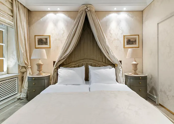 Feel History & Enjoy Luxury *