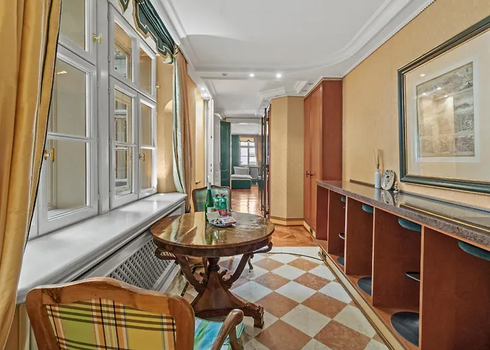 Feel History & Enjoy Luxury Appartement *